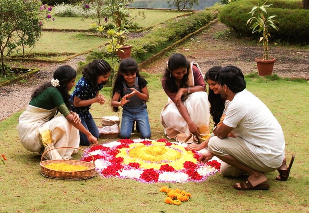 मानसून का मौसम और त्योहारों की बौछार