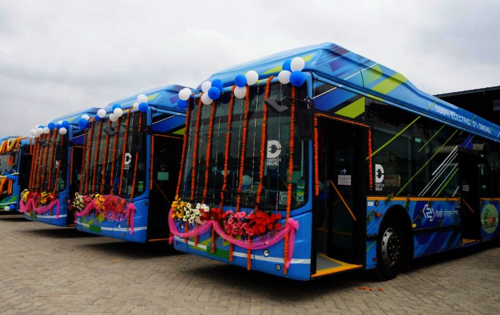 डीटीसी बस