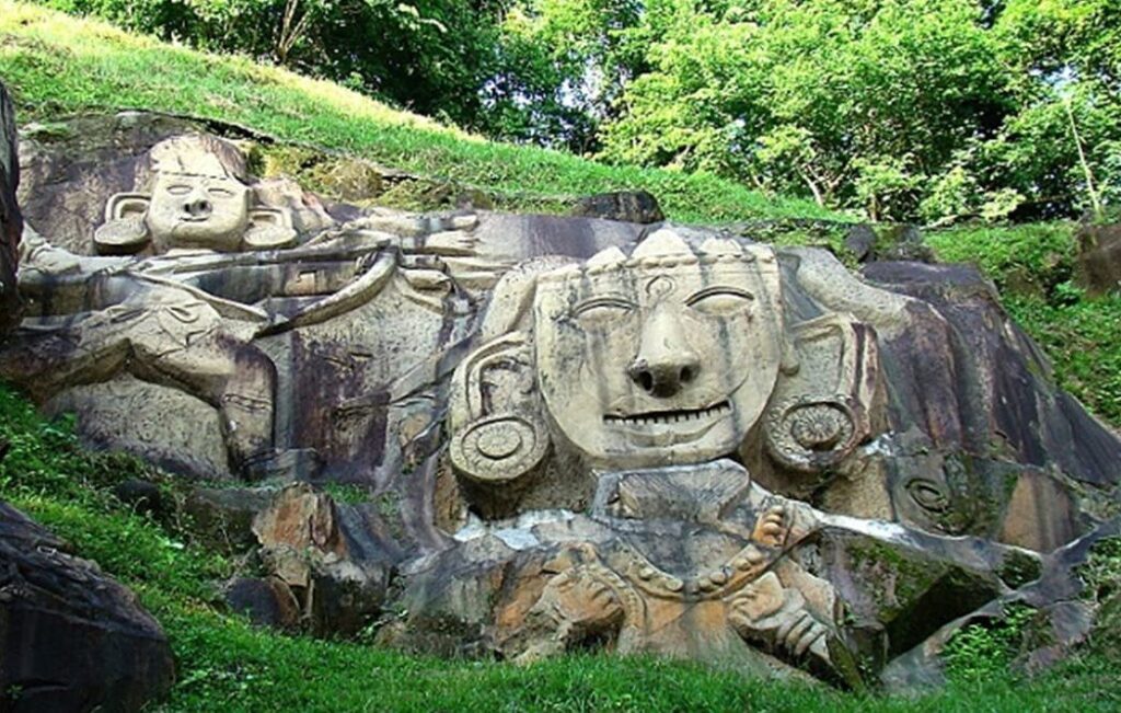 उनाकोटी मंदिर