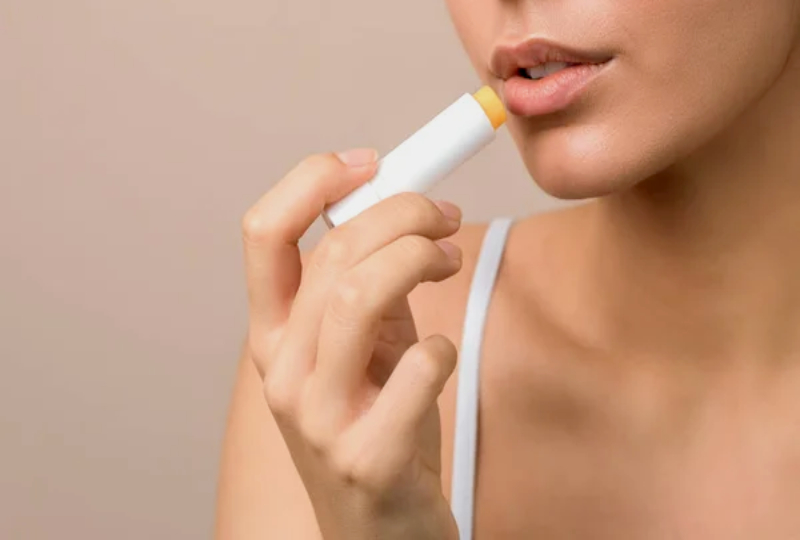 8 Lipstick Tips for Long-Lasting Glossy Lips on Valentine’s Day