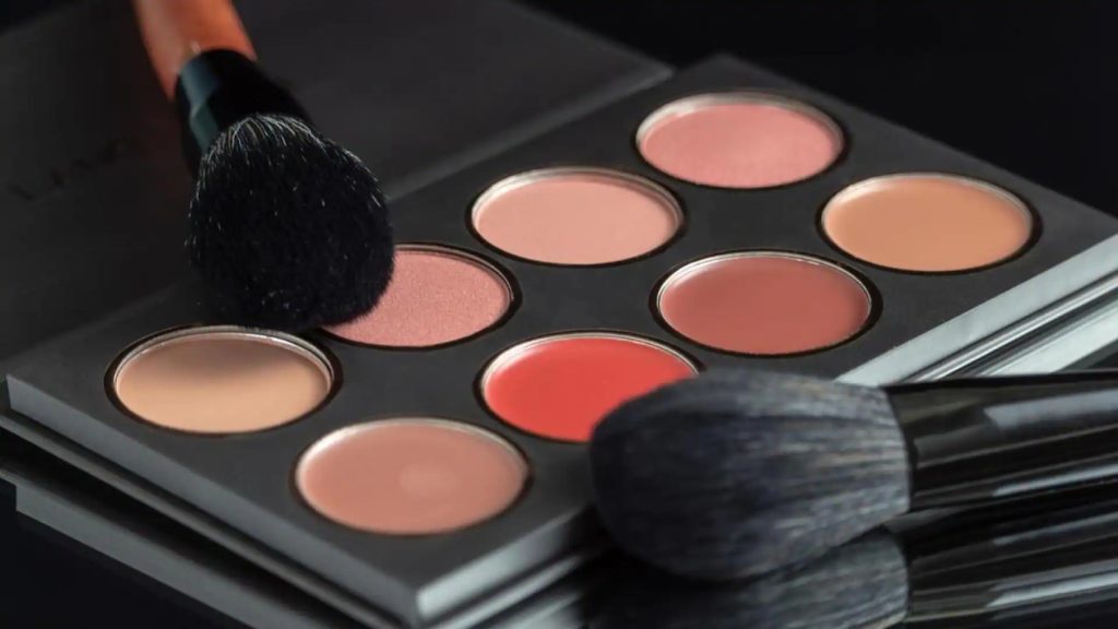 Correct Blush Selection- स्किन टोन के हिसाब से ऐसे  चुनें परफेक्ट ब्लश शेड!