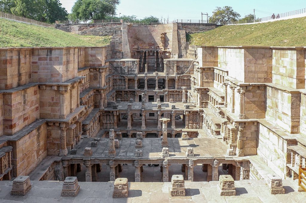 Bernard Gagnon -Stepwells in India- बावड़ियों का इतिहास, वास्तुकला की यात्रा
