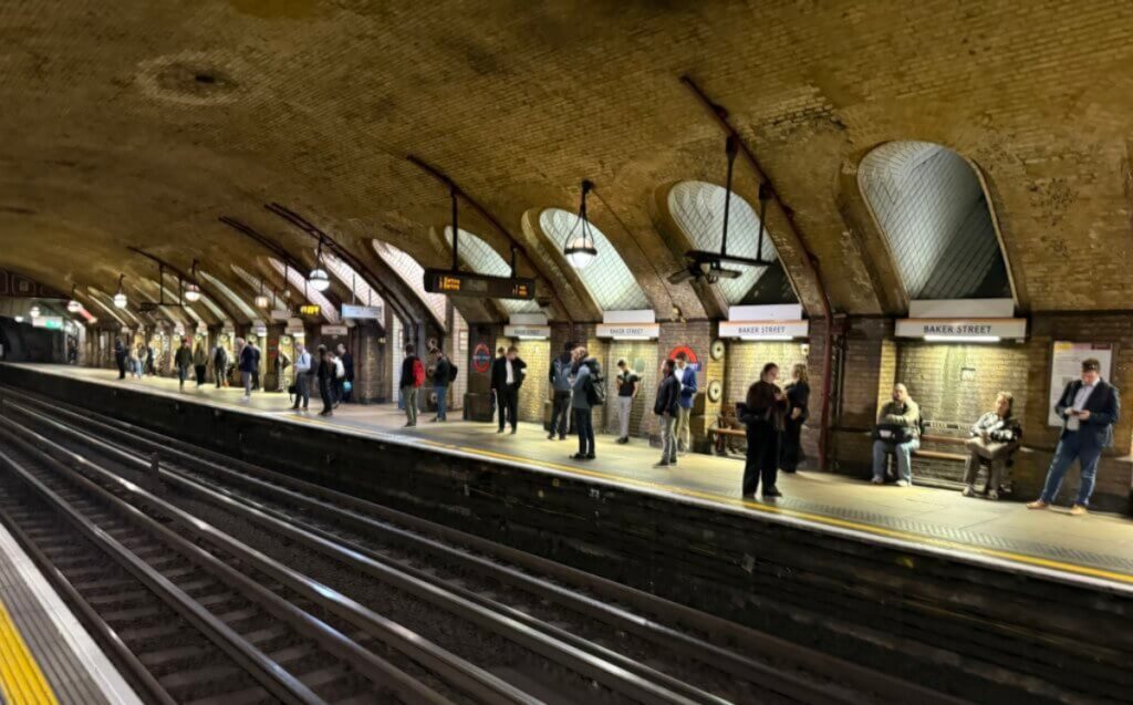 दुनिया का सबसे पुराना मेट्रो स्टेशन: Baker Street, London- जानिए पूरी कहानी