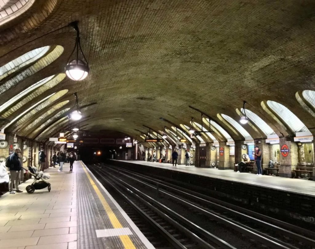 दुनिया का सबसे पुराना मेट्रो स्टेशन: Baker Street, London- जानिए पूरी कहानी
