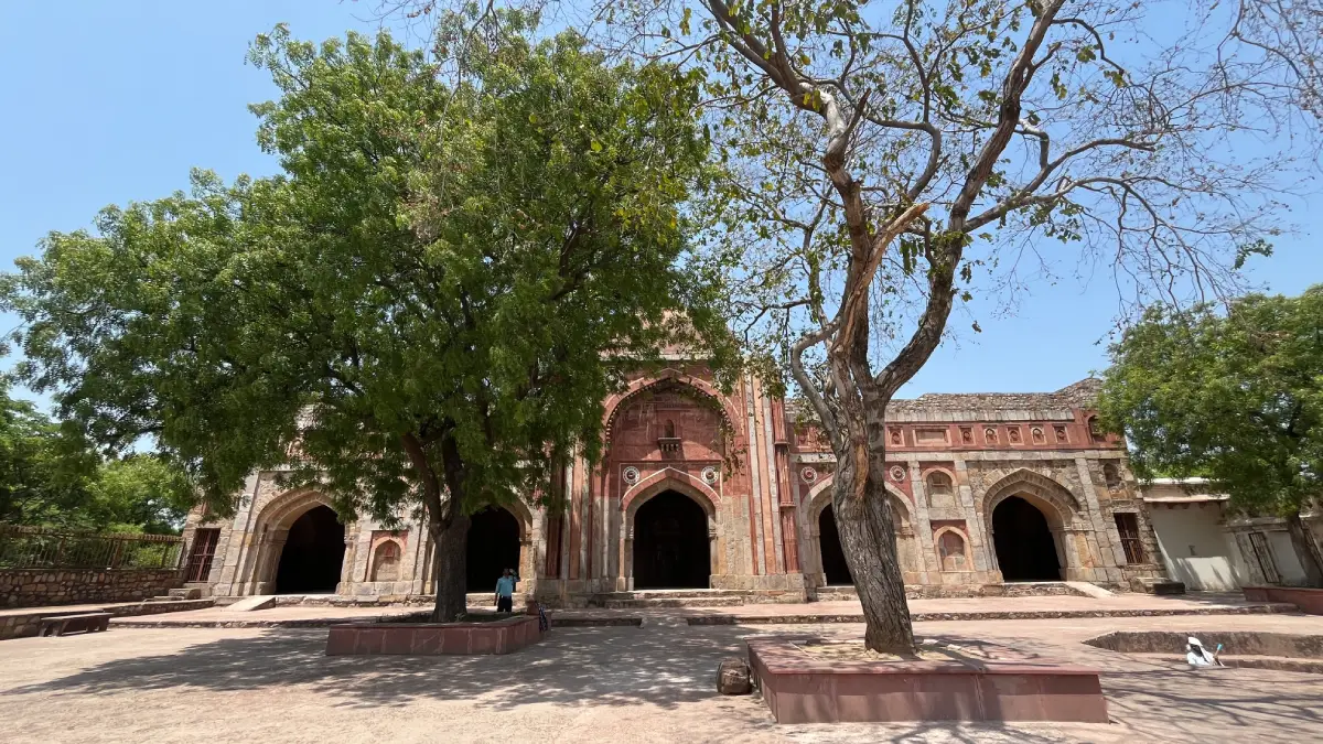 जमाली कमाली मस्जिद 